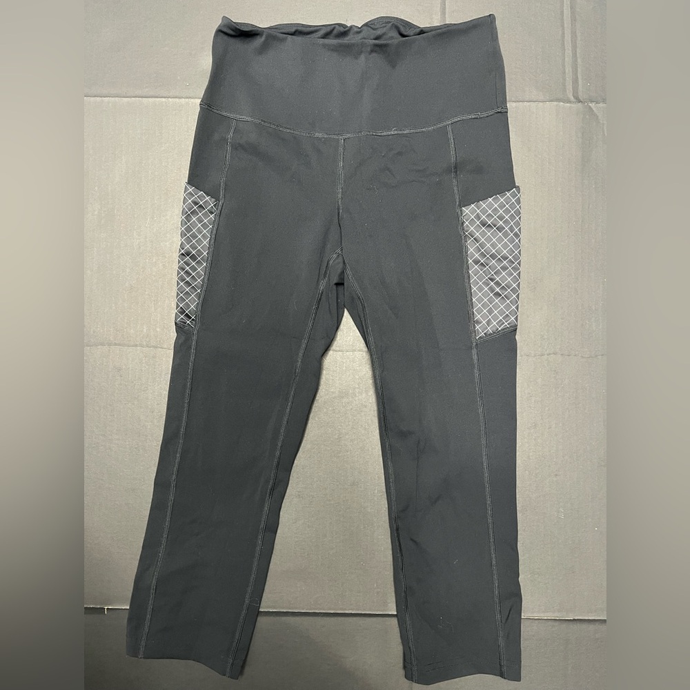 Black Leggings with Patterned Pockets